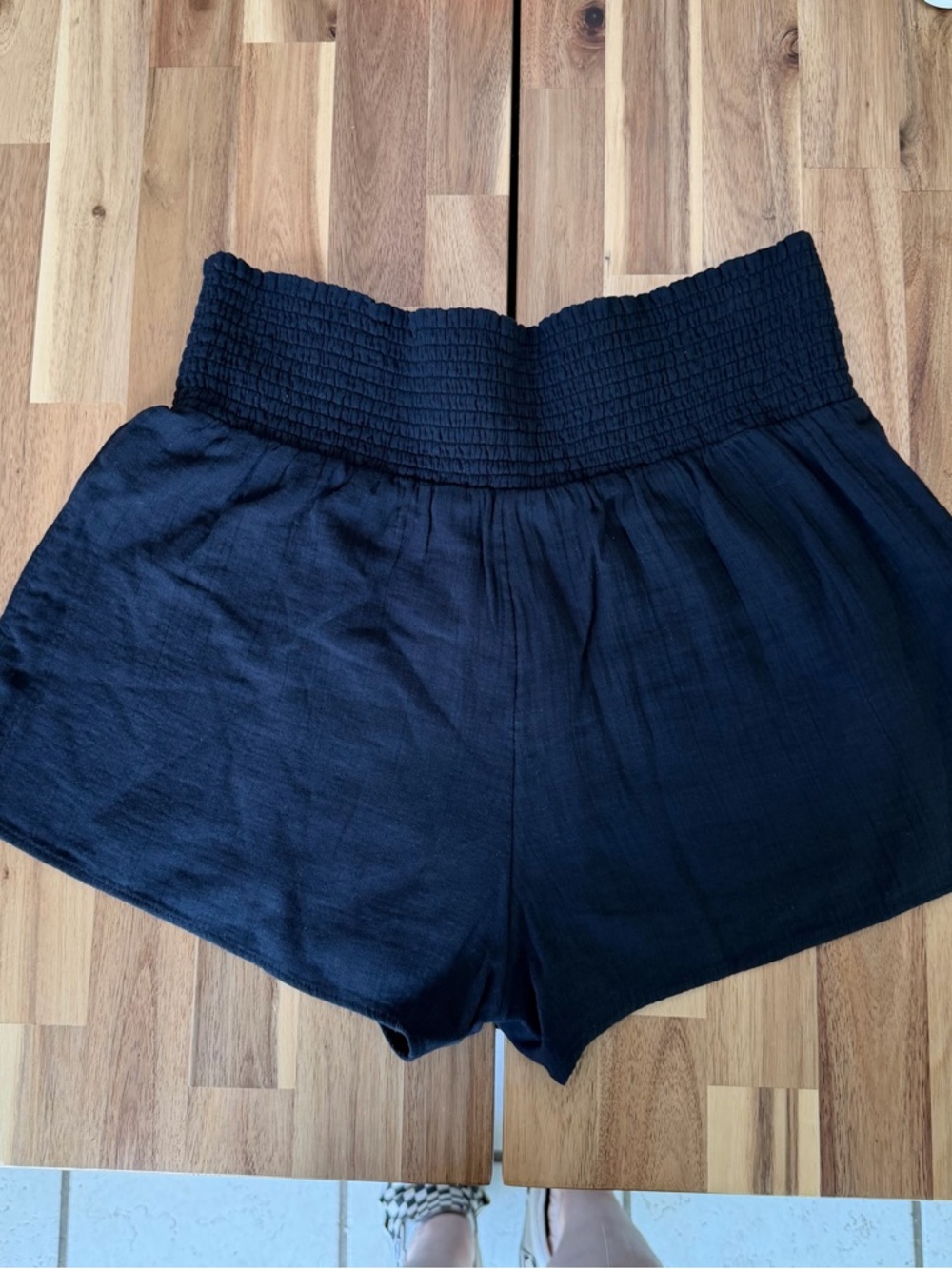 Vineyard Vines Black High-Waist Smocked Shorts